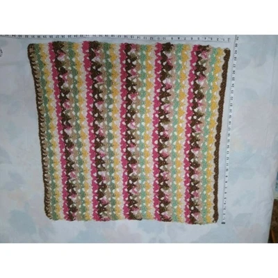Manta de ganchillo estilo tiro Alissa afgana 32x32 verde, tostado, rosa, blanco, amarillo Foto 1 de 3