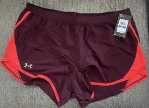 Under Armour Fly By 2.0 burgunderrote Damenshorts 1350196-601 neu mit Etikett Größe XL schneller Versand - Bild 1 von 6