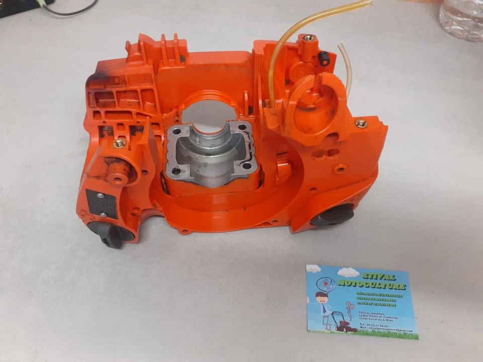 Husqvarna 236 : Carter réservoir 545230001 - Photo 1/1