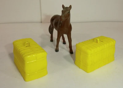 Vintage Marx Farm Yellow Hay Bales & Ertl Brown Horse Mare - Image 1 of 4