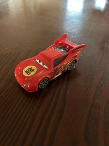 Disney Pixar Mater's Tall Tales Drago Fulmine McQueen Diecast 2022 - Foto 1 di 8