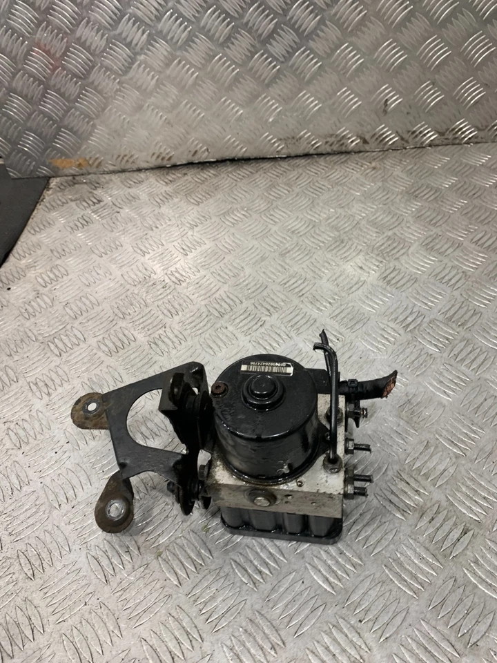 Volkswagen Golf 2006 módulo de control de bomba ABS 1K0614517AE #2 Foto 1 de 4