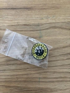ORIGINAL VINTAGE NEIGHBOURHOOD WATCH METAL BADGE RARE - Picture 1 of 2