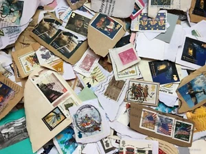 1.kg Postage Stamps On Paper, UK/World/Foreign Commemoratives Kiloware JOBLOT - Picture 1 of 7