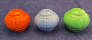 VINTAGE 1940’S HOMER LAUGHLIN CO RIVIERA POTTERY SALT SHAKER ONLY, IN 3 COLORS - Picture 1 of 12