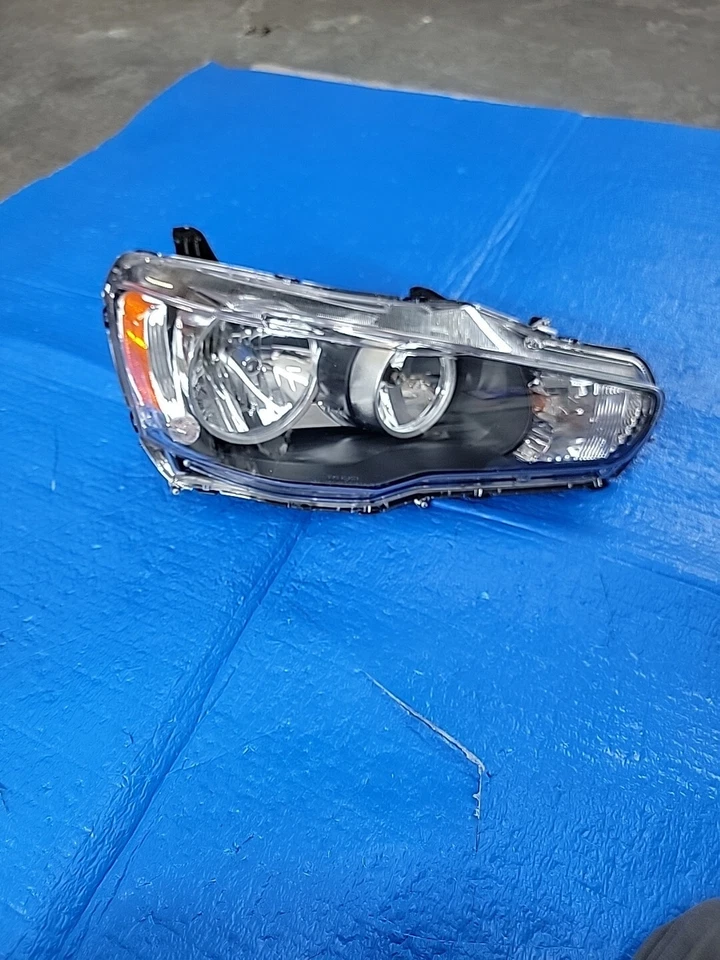 CONJUNTO DE FAROL LATERAL DIREITO DO PASSAGEIRO 2008-2009 PARA MITSUBISHI LANCER TYC. - Imagem 1 de 4