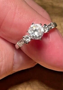 925 silver engagement ring with shank solitair cz, 2 round accents and 2 baguett - Picture 1 of 4