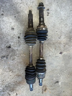 Yamaha Timberwolf 250 1992-2000 4x4 OEM ejes delanteros CV 4KD-2510F-01-00 A25 Foto 1 de 4