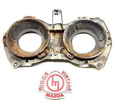 Cubo de montaje de faros izquierdo nariz puntiaguda Mazda Rx4 con tazas Foto 1 de 2