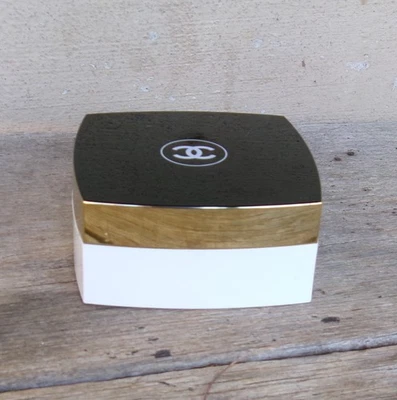 CHANEL No 5 After Bath Body Powder 145 g  Opened - Image 1 of 4