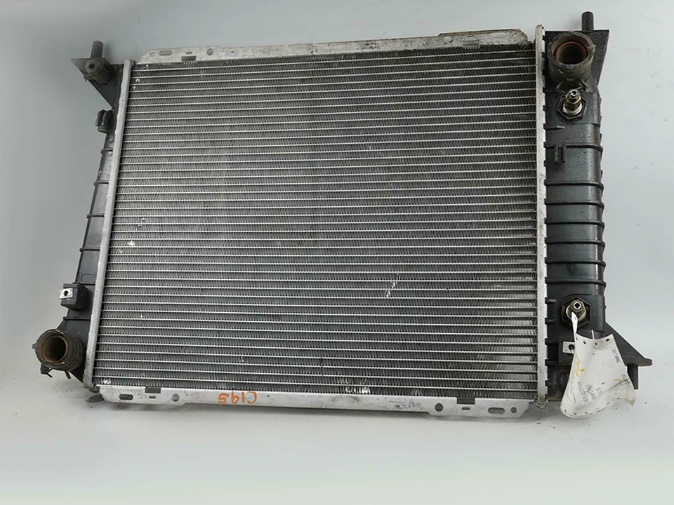 Оригинальный передний антифриз для охлаждения двигателя радиатора Ford Thunderbird 1994 - 1995 годов выпуска - Изображение 1 из 4