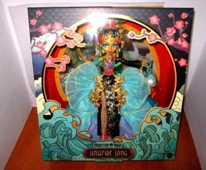 Muñeca larga y póster Monster High 2024 Fang Vote Jinafire en caja original - Imagen 1 de 4