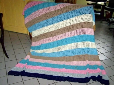 Couverture Plaid Couvre lit Vintage Années 70 Rétro Patchwork Crochet Pastel 220 - Photo 1/3