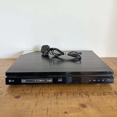 LG HR929M Blu-ray disc player HDD 1TB Freeview Recorder with Digital Twin Tuner - Image 1 of 4