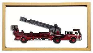 Camion scala aerea scala 1:50 Corgi 97321 American LaFrance - Centreville - nuovo con scatola - Foto 1 di 3