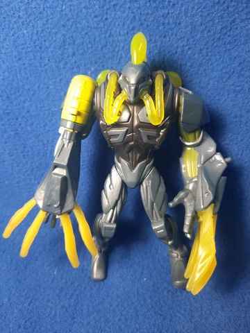 Toxzon Max Steel Spider Claw Action Figure 2012 - Complete!!! Cover