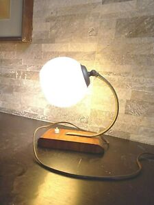 Lampada da tavolo Bauhaus legno e vetro opalino anni '30 Old table lamp Lampè