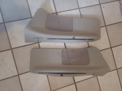 2015 Chrysler Town & Country Quarter RH LH acabamento de alto-falante pára-sol cego fabricante de equipamento original - Imagem 1 de 4