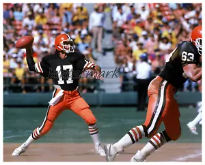 NFL Cleveland Browns QB Brian Sipe Game Action Color 8 X 10 Photo Picture - Picture 1 of 1