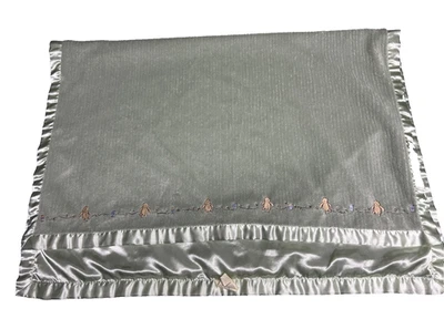 Manta bebé clásica verde Pooh ribete satinado Lovey Foto 1 de 4