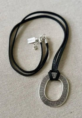Collar Largo Brighton CUERO FERRARA Plateado Ovalado Pergamino NEGRO Precio de venta sugerido por el fabricante $68 Nuevo con etiquetas Foto 1 de 4