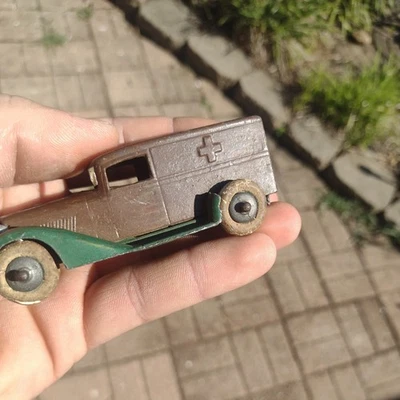 Antique 1930s Tootsietoy Graham Army Ambulance. Original - Image 1 of 4