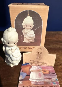 1983 Precious Moments-“Mother Sew Dear”E-0514 Ornament With Box - Bild 1 von 2