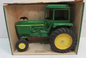 Ertl Vintage Yellow Top Box John Deere Generation II Diecast 1/16 Tractor 512 - Picture 1 of 4