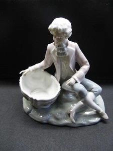 LLADRO FIGURINE - 18th CENTURY STYLE BOY WITH BONBON / TRINKET DISH - 1970'S - Picture 1 of 7