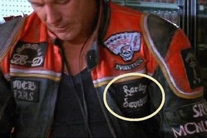 VISTO EN LA PELÍCULA HAXLY DAxSON & MARLBORO HOMBRE MICKEY CHAQUETA un PARCHE: pecho izquierdo - Imagen 1 de 12