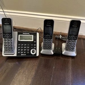 Panasonic KX-TGF370 3 Phone Handset Cordless Bluetooth Answering Machine - Zdjęcie 1 z 3