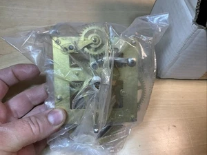 Cuerda manual 8 días reloj movimiento manecillas y bobinadoras 13" caída por favor leer - Imagen 1 de 9
