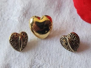 Trio mini boutons vintage en métal forme de coeur 1 et 1,2 cm D3B - Picture 1 of 3