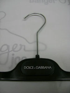 DOLCE & GABBANA schwarze Kunststoffhose Rock Jeans Shorts Clip 3 Kleiderbügel 37 cm - Bild 1 von 4
