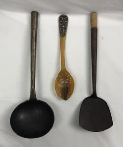 Antike handgeschmiedete große Schöpfkelle & Spatel mit Vintage handgeschnitztem Hornlöffel - Bild 1 von 10