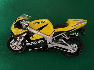 Modellino moto Maisto SCALA 1:18 SUZUKI GSX R 600 - Immagine 1 di 2
