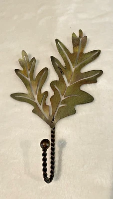 Gancho de pared de metal doble hojas de roble verde profundo/marrón Foto 1 de 4