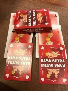 VINTAGE MAZZO DA 54 CARTE DA GIOCO KAMA SUTRA PLAYING CARDS USATE - Foto 1 di 2