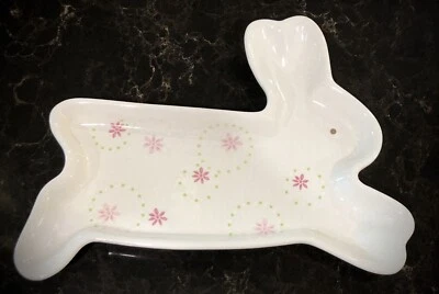 复活节兔子饰品盘珠宝盘白色粉红色花卉草原路 — 第 1/4 张图片