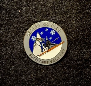 Pin DESERT SKI CLUB Pin '50 Aniversario' WASHINGTON Travel Resort Solapa de Recuerdo - Imagen 1 de 3