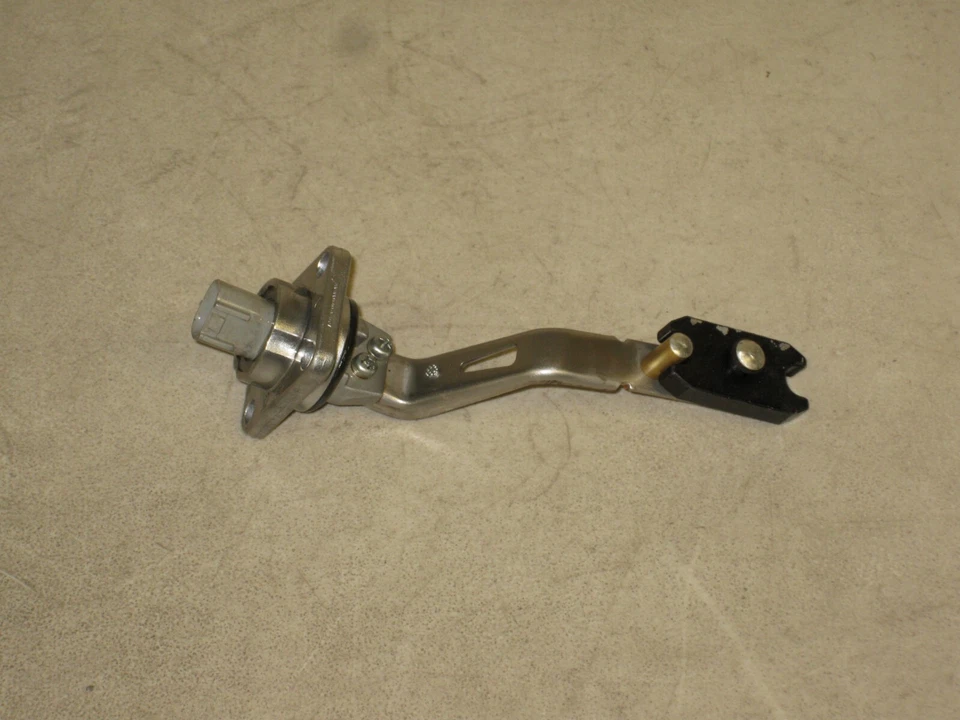 1994-2003 Lexus ES300 2004-2006 ES330 V6 Engine Oil Level Sensor 1MZFE 3MZFE OEM - Image 1 of 1