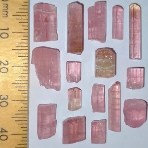 Turmalina rosa piedras preciosas ásperas cristales crudos naturales Rubelita Elbaita 30,6 quilates - Imagen 1 de 6