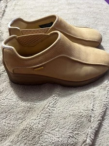 vintage 90s Lugz Brown Tan Leather Slip On Men's Size 8.5 Model #MDUBN750 - Picture 1 of 11