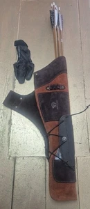 Bearpaw Products Quiver And 7 Arrows In Near Perfect Condition Buck Trail - Picture 1 of 5