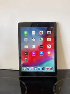Apple iPad Air A1475 32GB Wi-Fi + Cellular Unlocked 9.7” - Silver Grey - Good co - Picture 1 of 9