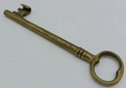 Antique Skeleton Key! Door Cabinet Drawer Brass Vintage Mystery Decor Cover