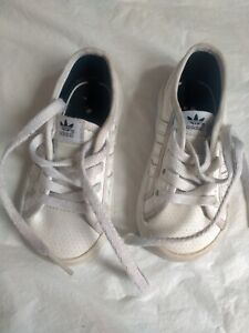 Girls Adidas Nizza Plimsolls Trainers White leather laces size UK 5 infant EU 21