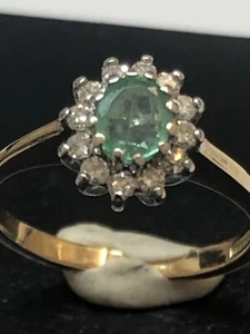 9CT DIAMOND EMERALD PRETTY CLUSTER RING.UK SIZE I - Picture 1 of 8