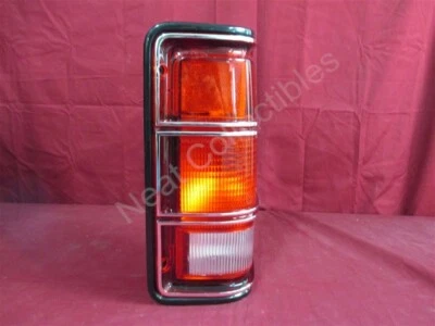 Nuevo de Lote Antiguo OEM Dodge Pickup Ram Charger Luz Trasera Lámpara de Freno NEGRA 1981-87 Mano Derecha Foto 1 de 4