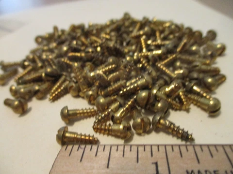 100 VINTAGE SOLID BRASS WOOD SCREWS W/THE ROUND SLOT HEAD 3/8" LONG X #4=7/64" Cover